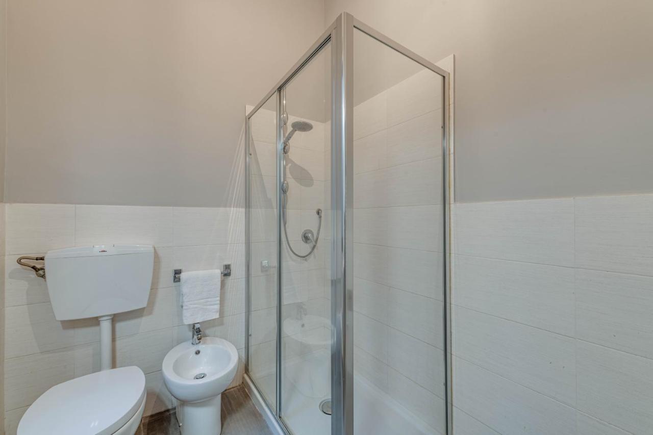 - Santo Stefano's Mirror Appartement